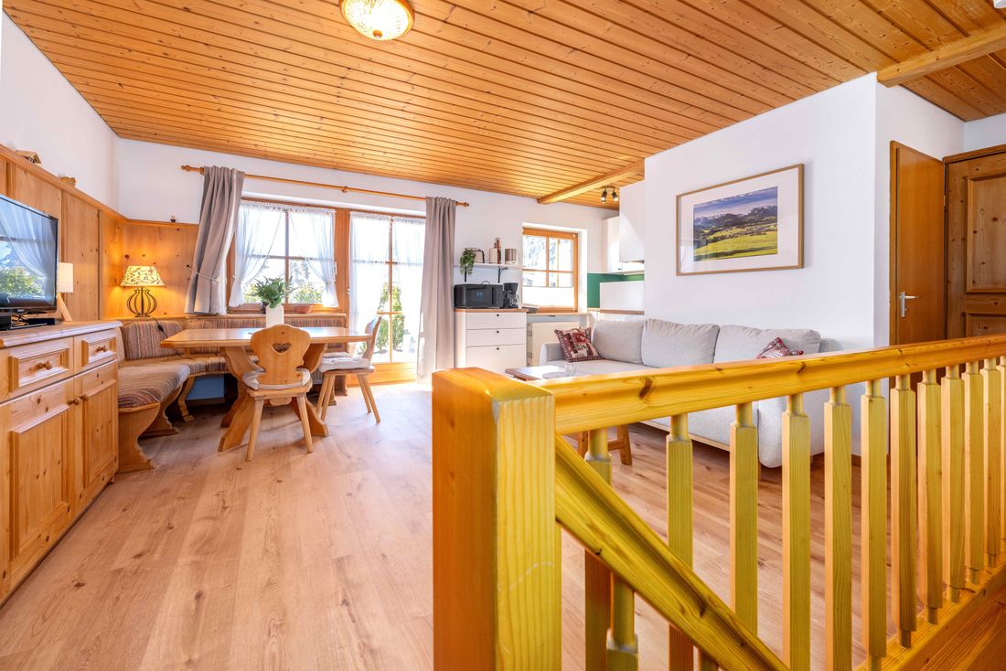 Helles, geräumiges Wohnzimmer